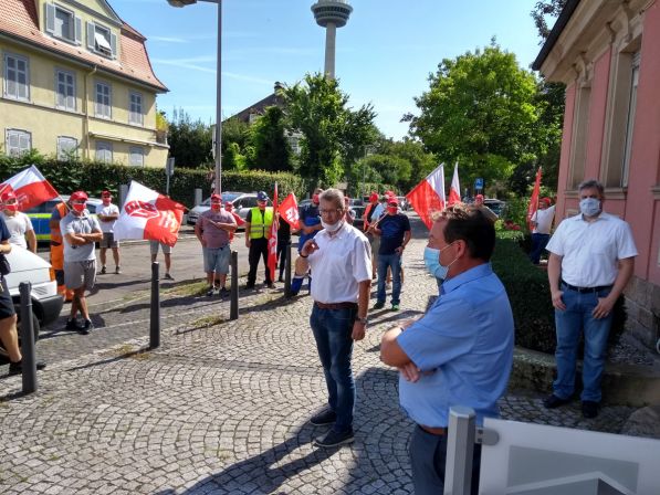 IG-Bau-Demo: Unternehmer spendieren Eis für Demonstranten - Der ...